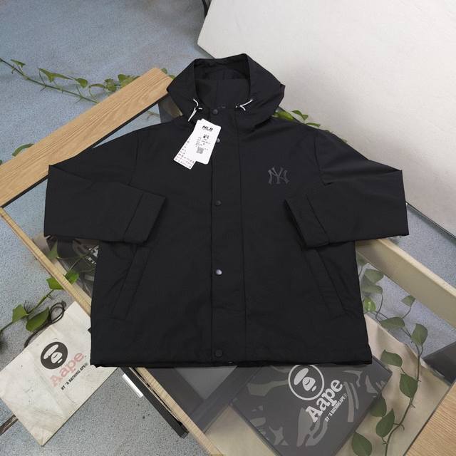 190 【款号：Dg24615】 2024新款Mlb洋基队Ny图案Logo印花休闲情侣连帽运动夹克外套，非常简约的一款春季防风夹克，简约纯色的基础版型，拉链+挡