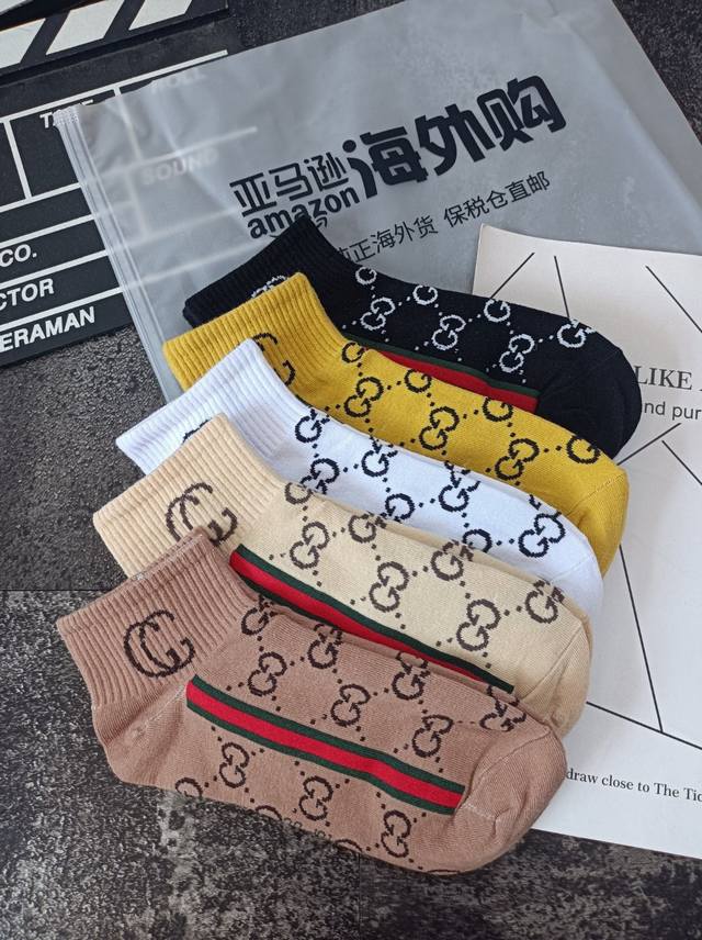 50 Gucci/古驰 满印条纹 短袜/袜子 5双装 外贸单 一包5双装 5种不同颜色 尺寸:弹力极佳 37-44都可穿 夏季新款 潮人网红专用 男女情侣款 g