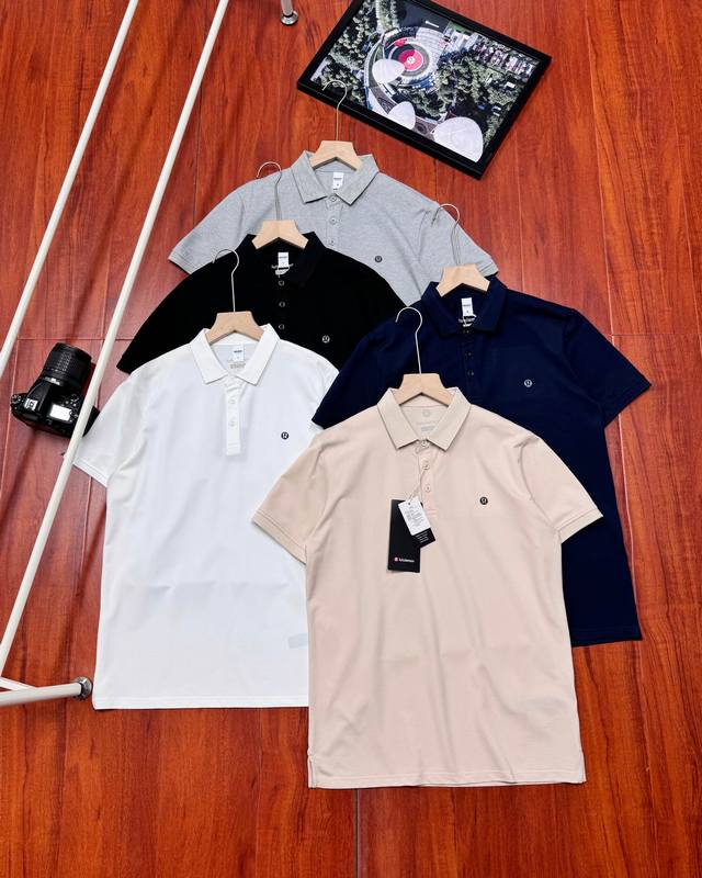 140 原单品质Lululemon/露露男士Polo短袖 露露夏季男士运动户外利器，都是百搭的颜色，性价比太丸美了，采用190克超柔珠地棉面料，速干透气，亲肤舒