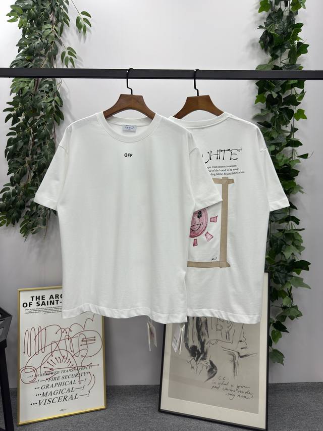140# 2025Ss春夏新款 品牌：Off-White 太阳胶条款短袖T恤！ 颜色：白色 尺码：S-M-L-Xl（男女同款） 面料：采用定制260克32织纯棉
