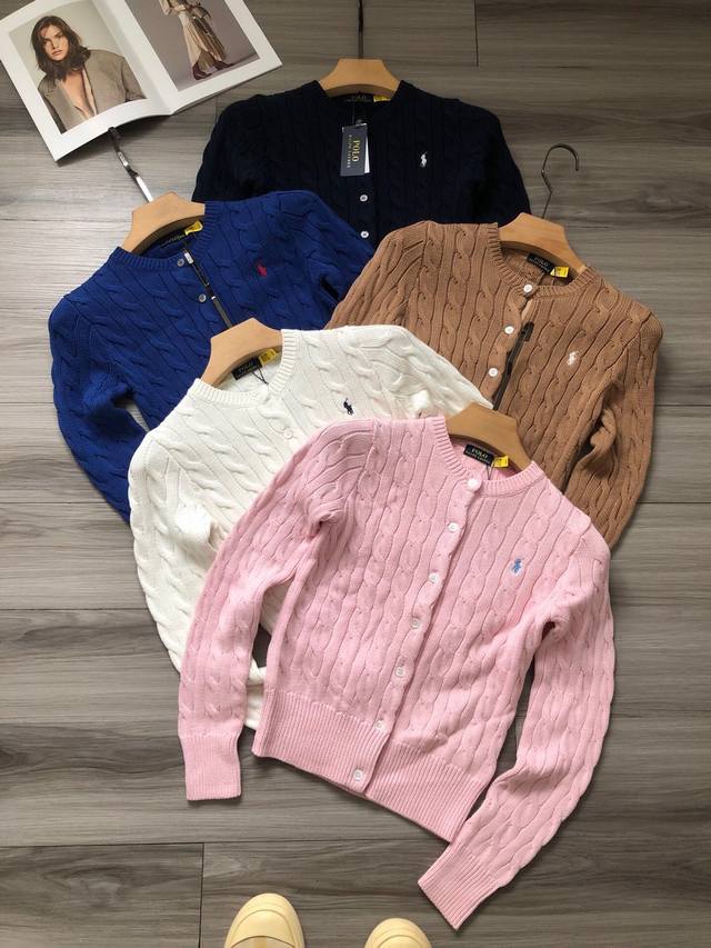 150 女款！ 拉夫劳伦丨Ralph Lauren 24 秋冬款 五色小马刺绣女款绞花麻花纽绳羊毛混纺开衫毛衣针织衫. 颜色：白色 粉色 藏青 驼色 宝蓝. 材