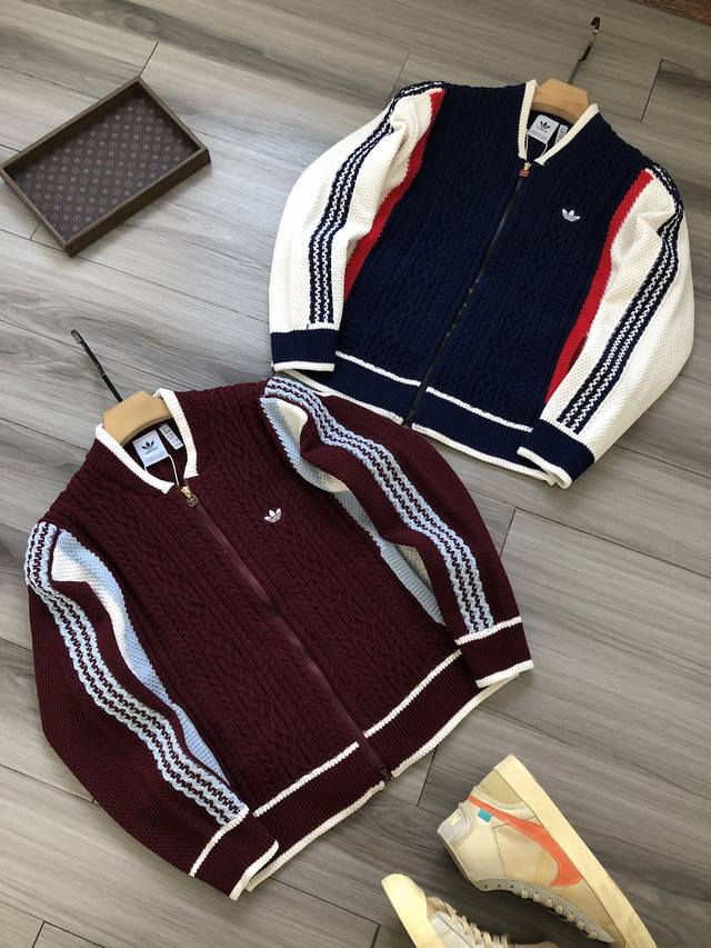 260 Adidas Orginals Cardigan Rs Unitefit 蛇年限定 阿迪 三叶草 25初春款 三条杠提花 徽标字母Logo刺绣 男女款复