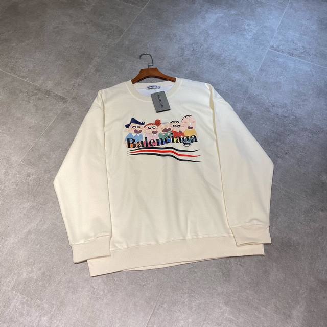 100 balenciaga巴黎世家 重磅高品质纯棉蜡笔小新春日部印花卫衣情侣款 color: 奶油色 Size: M-Xl m 肩宽60 胸围120 衣长70
