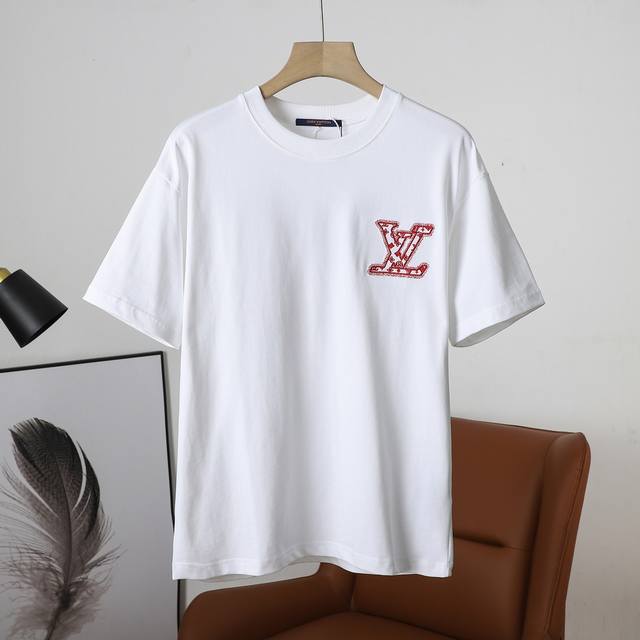 140 顶级版本 路易威登Lv 25Ss早春新款 刺绣Logo标识短袖 轻奢主义 男女日常通勤穿搭必备单品 正确版本 欢迎对比 详细特征 · 320克100%