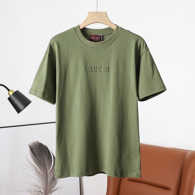 130 顶级版本 古驰Gucci 2025 Ss新款短袖 Gu字母贴布绣短袖 轻奢主义 男女日常通勤穿搭必备单品 正确版本 欢迎对比 详细特征 · 采用320克