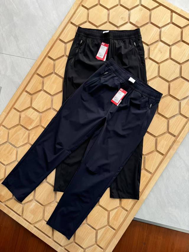 p140｜Helly Hansen/Hh 男士高弹轻薄舒适日常休闲训练梭织长裤速干裤 考杜拉面料，锦纶+氨纶，高弹耐磨，环保抗皱。 镭射打孔工艺，便于通风散热，