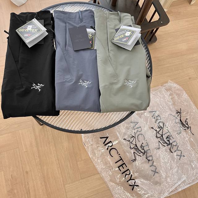 p：310 arcteryx 始祖鸟男士春夏季户外轻薄休闲长裤 一条真正的多功能冲锋好裤，值得每一个热衷户外的男士入手 简约设计，没有多余的装饰，真正的大道至简