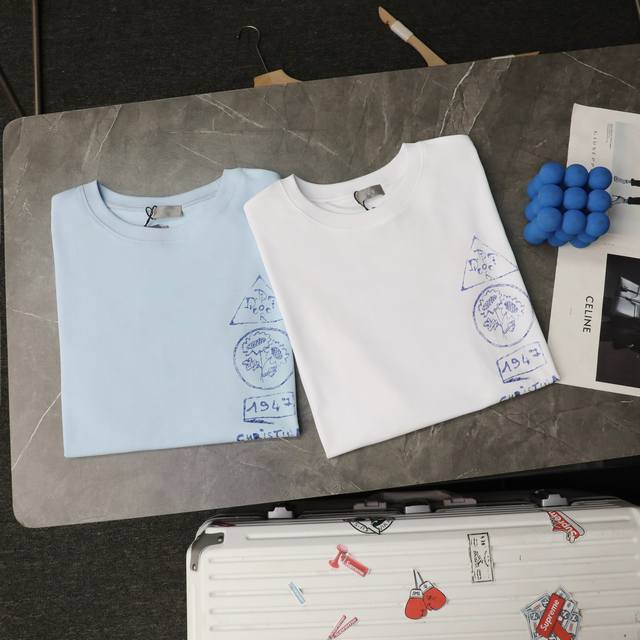 160包邮 专柜1:1 高端定制 - Dior/迪奥·专柜款素描L图案休闲圆领短袖T恤 - 款号：6094 - 颜色：蓝色 白色 - 购入原版开模打造，全套定制