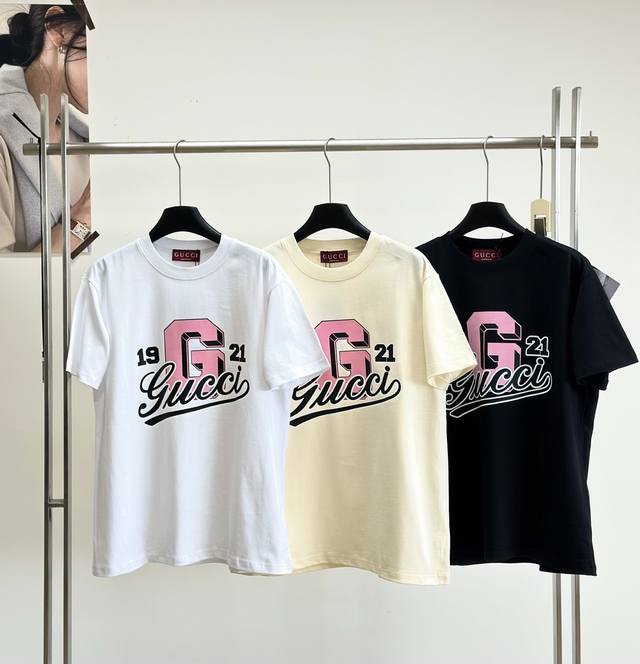 120包邮 【Gu1921粉色大Gt恤】 专柜最新款！ 官网上新！！ 专柜同步高品质高版本 2025最新款官网同步 龙年限定款 1:1复刻级别 随意对比 高版本