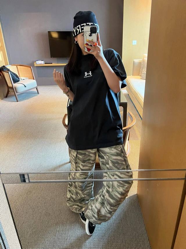 140包邮 balenciaga 巴黎世家联名安德玛 简约刺绣款 短袖T恤 面料：采用原版260G 32S双纱面料 尊重原版 好歹正品也是大几千的东西 真别去买