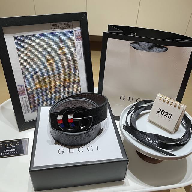 110包邮 上新～黑色彩条扣头～新款Gucci古驰拼色男士皮带腰带 经典全皮荔枝纹印花，进口南非皮底！区别市场货 随意对比 精品双G扣 全套包装发票！打孔器！专