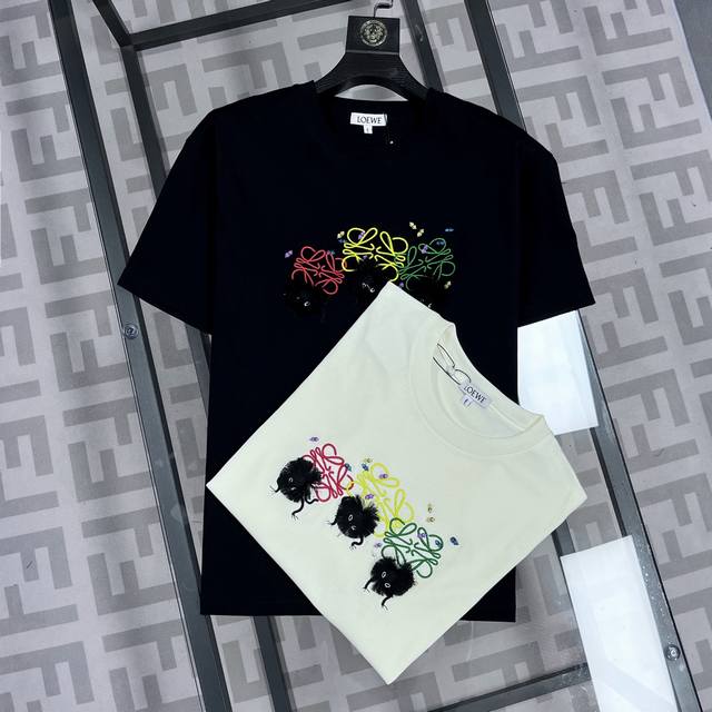 120包邮 （顶级最高版本）Loewe 罗意威 经典千与千寻小煤球图案圆领短袖T恤半袖 男女同款 情侣款 宽松版型 （最高版本 原版面料 高版本 高品质） 所有