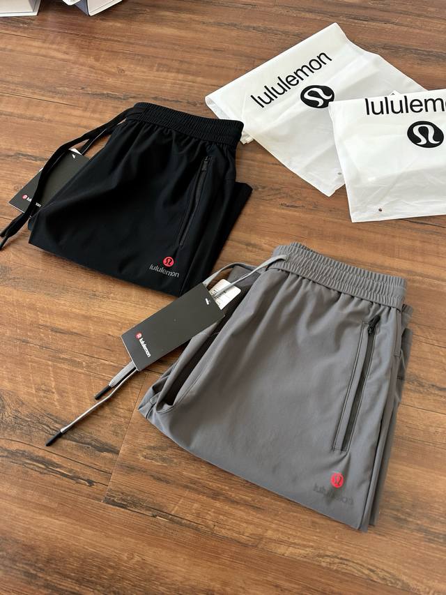 100【款号：1115】Lululemon/露露经典款轻薄速干五分短裤 锦纶水立方170克面料，柔软舒适，速干、透气性都很好。前后三口袋，运动、休闲、日常都很实