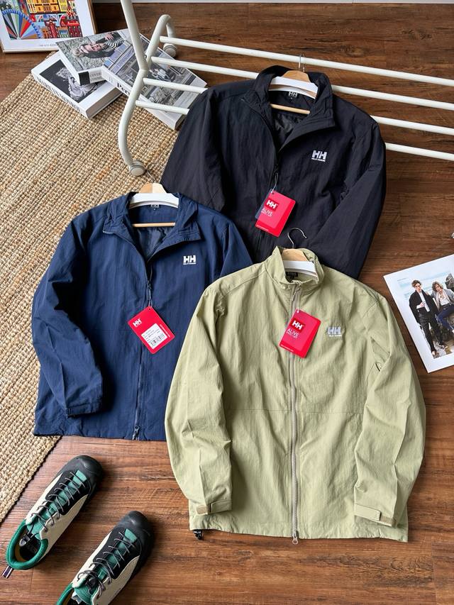 160【款号：377】Helly Hansen/海丽汉森春季新款功能性休闲薄外套 挪威的百年品牌比始祖鸟还好穿。不是传统那的夹克版型，整体是立体的对块剪裁 采取