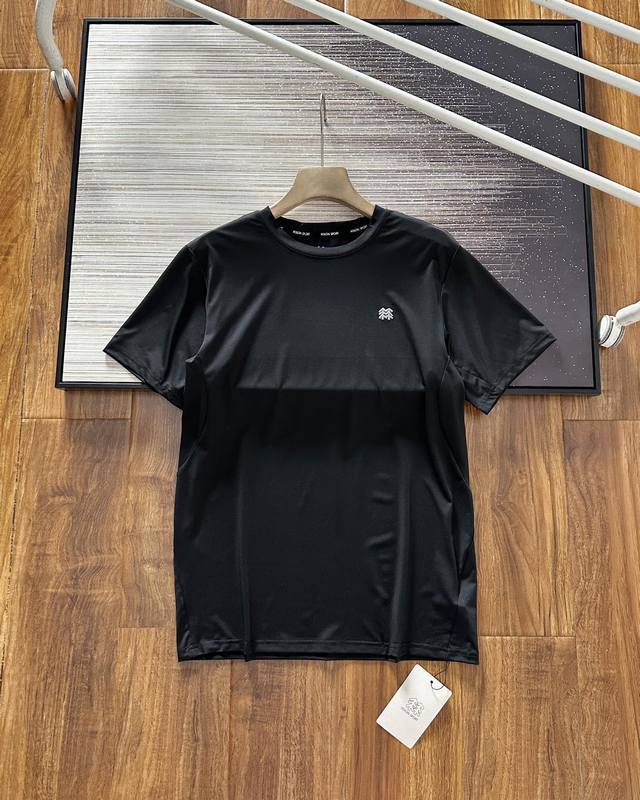 120 Kolon Sport可隆夏男士圆领短袖吸湿速干T恤亲肤防晒Upf70+上衣T。夏Upf70+防晒抗菌上衣.Kl后字母圆领体恤这款T恤主打功能性与舒适性