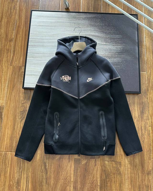 180 顶级纯原版本！可随意对比！Nike耐克联名Synaworld外套海外爆火款一件难求，情侣男女同款 连帽拉链开衫外套运动服套装搭配 单卖都可以 健康布面料