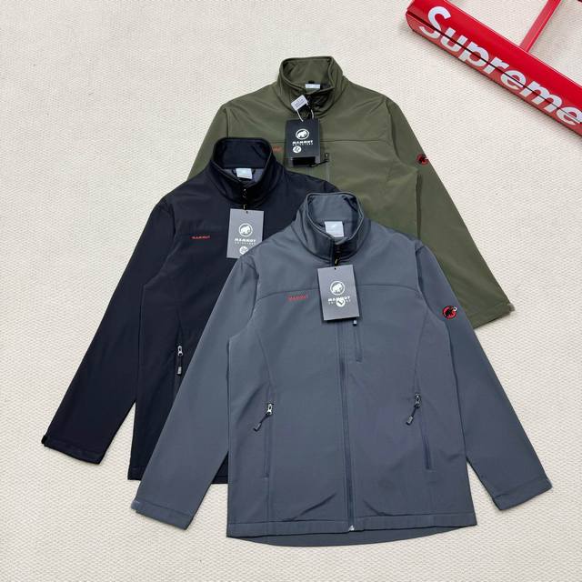 270 Mammut猛犸象旗下的Goblin Midlayer Ml Af立领设计的纯色长袖加绒加厚夹克，采用双层构造的纯色外套，品质卓越。 德国精工软壳外套，