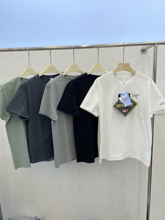 80 品名 大鸟5色T 完美…五色开炸… 鸟的设计融入日常生活，棉质轻量短袖T桖将高科技户外功能、舒适性和持久性融入日常装束！！男士必备…2025年大鸟T恤来袭