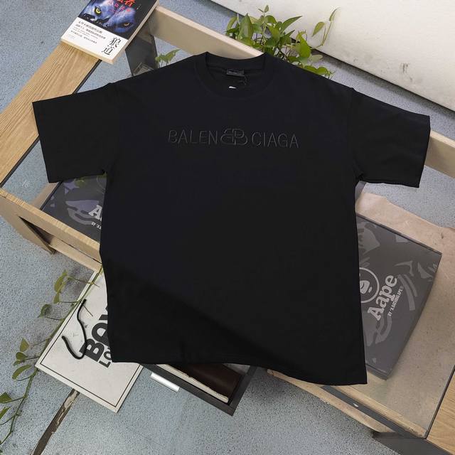 110 【款号：Cx75003】高版本 2025新款Balenciaga巴黎世家经典简约刺绣字母Logo图案绣花休闲情侣宽松短袖T恤，独一无二的活性环保面料染色