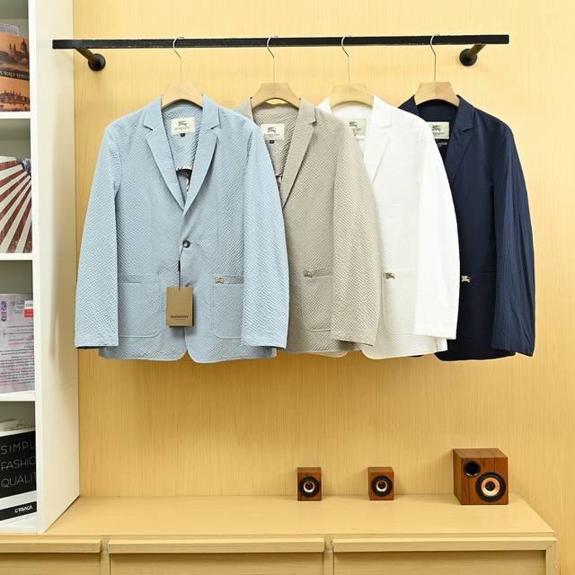 上新，P220 款号25109 burberry/巴宝莉25S夏季新款泡泡纱男士休闲时尚单西外套.！自带垂感. 洋行出品的高端货. 品相无敌. 高级成衣系列.