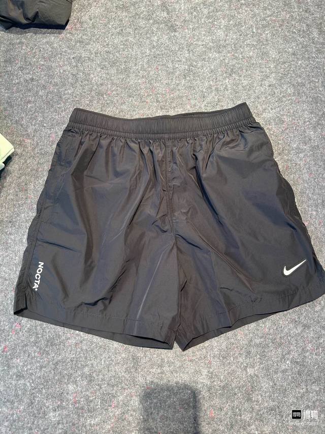 160，Nike X Drake 联名款 Nocta系列 拉链口袋舒适柔软透气五分休闲短裤 男女同款运动裤短裤， 情侣款 面料采用梭织原版定制，功能性防水面料，