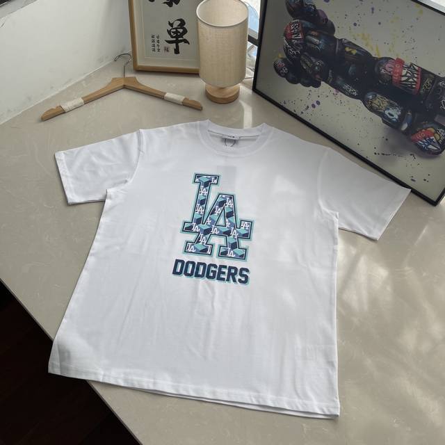 上新P120 2025年Mlb柜子新款短袖T恤！三标齐全，三联吊卡，原厂包装！通肩压条保证舒适性！Mlb/Ny情侣圆领短袖高端品质 专柜1：1同步发售 ny洋基
