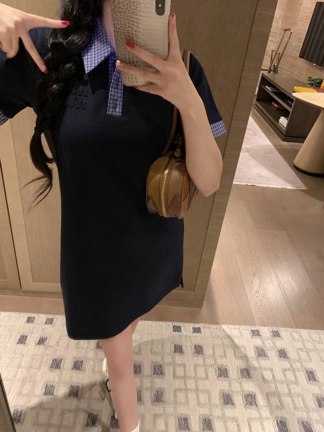 上新160 miu /缪缪 Polo拼接衬衫领连衣裙 miu系学院风～格子拼接真的超好看～ 特别减龄 颜色：蓝色 尺码：Sml见尾图