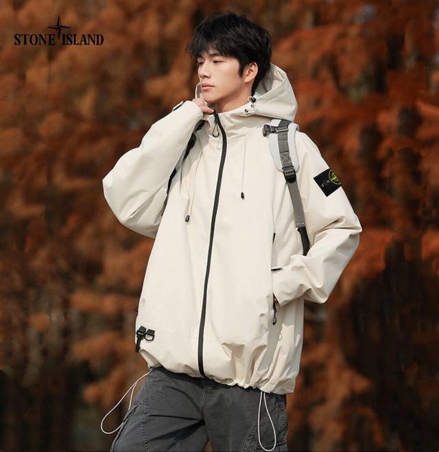 上新 P150 【Stone Island 石头岛 25春秋款港风连帽青少年休闲茄克外套】 ◆全网爆火的拉链冲锋衣今年春秋必入的款 上身也太好看了 Yyds ！