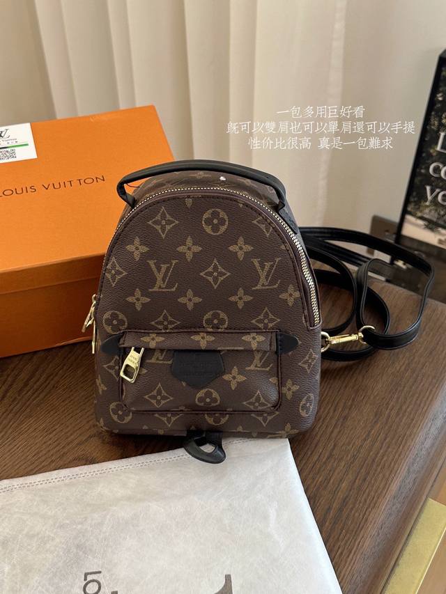 100 lv路易威登 迷你老花双肩包 配全套包装 包装盒可扫码直接进入官网 原单品质看得见 高品质老花双肩包 今晚的价格真的难以置信！！！ 肉眼可见的高品质 收