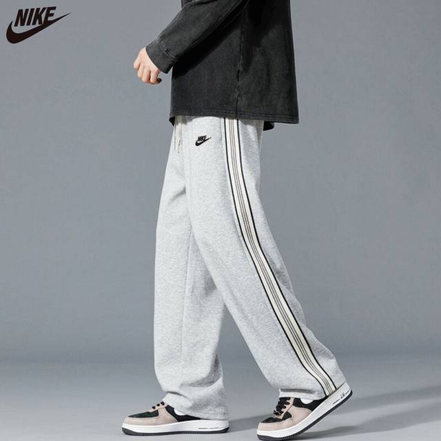 130耐克Nike春季新款，男女同新爆款海外官网限定卫裤，港风阔腿休闲裤，男女同款直筒裤，今年流行的面料，小红书主播推荐，上身质感满满，版型立体，完美修饰腿型，