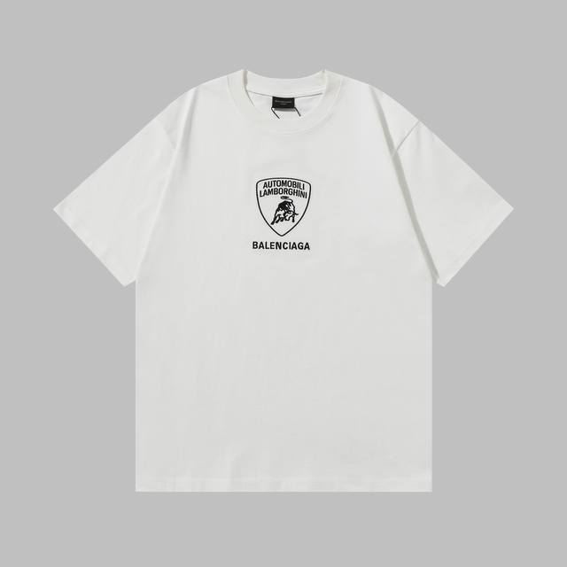 上新130 高品质9147 balenciaga 该系列以“休闲日常服装”为基础，在极端之间摇摆不定，从平淡无奇的名人商品中描绘金卡戴珊（Kim Kardash