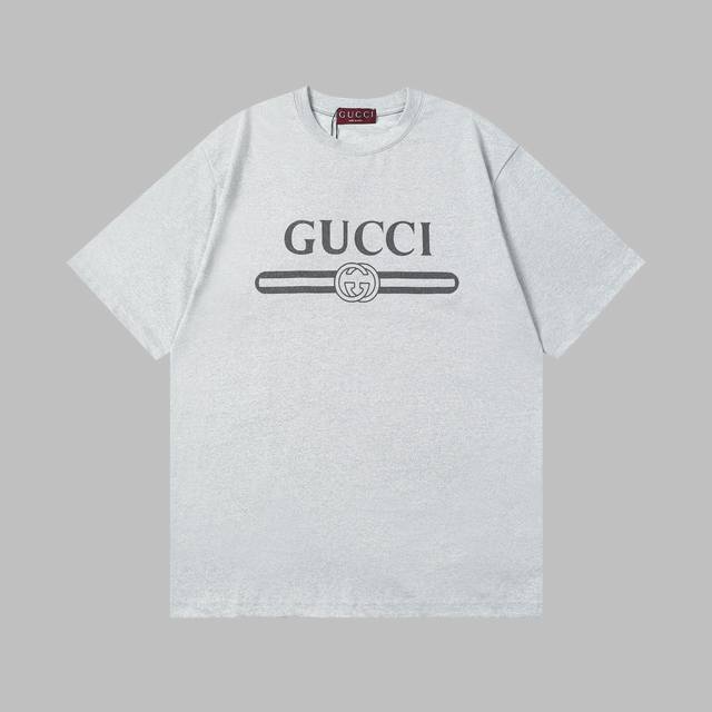 上新140 高品质9166# 穿上Gucci这款细闪银河系短袖，解锁时尚新姿态。标志性的双G元素与经典字母，自带潮流气场。上乘面料，舒适亲肤，无论是漫步街头还是