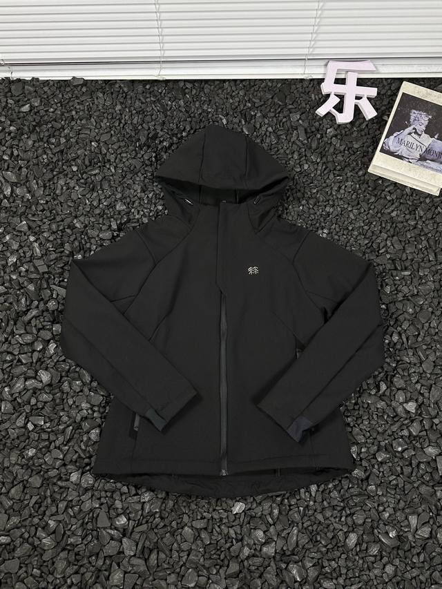 340 - 25春季新品可隆家平替款户外防水防风透气保暖男女同款运动爬山徒步防风防水软壳冲锋衣外套 - 如果你是个热衷于征服山川的户外探险家，那这款25春季新品
