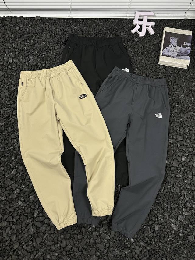 160 - The North Face北面品牌Logo刺绣印花户外运动简约休闲宽松束脚运动裤 男女同款 - 热爱运动的你，一定不能错过这款The North