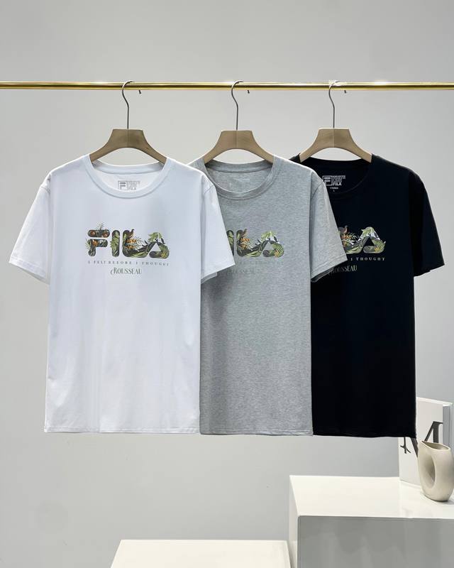 上新P80 斐乐Fila 2025专柜男士夏季新品运动休闲短袖T恤 ，原厂特供精品180克重冰感冰丝棉面料，手感超赞，上身亲肤舒适，面料色泽鲜艳，光洁亮丽，透气