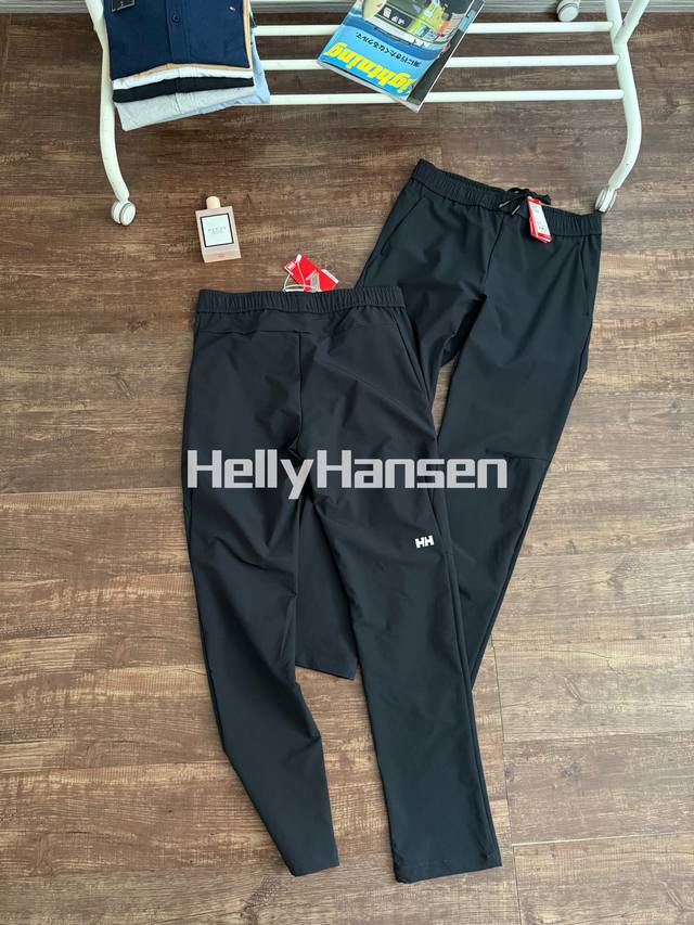 供P190 25最新款Hellyhansen/Hh 春季男款Trad U弹力防泼水梭织长裤 户外休闲款，小直筒造型！款式简约，实则整条裤子充满细节。 左侧实用性