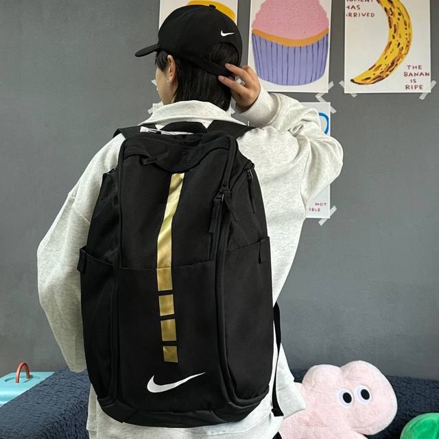p120 【气垫款】 Nike耐克气垫双肩包大容量篮球包 男女同款 一直很的火一款包。 包包质量超级好 做工 细节 都非常到位 。 容量大超内置电脑夹层容可纳1