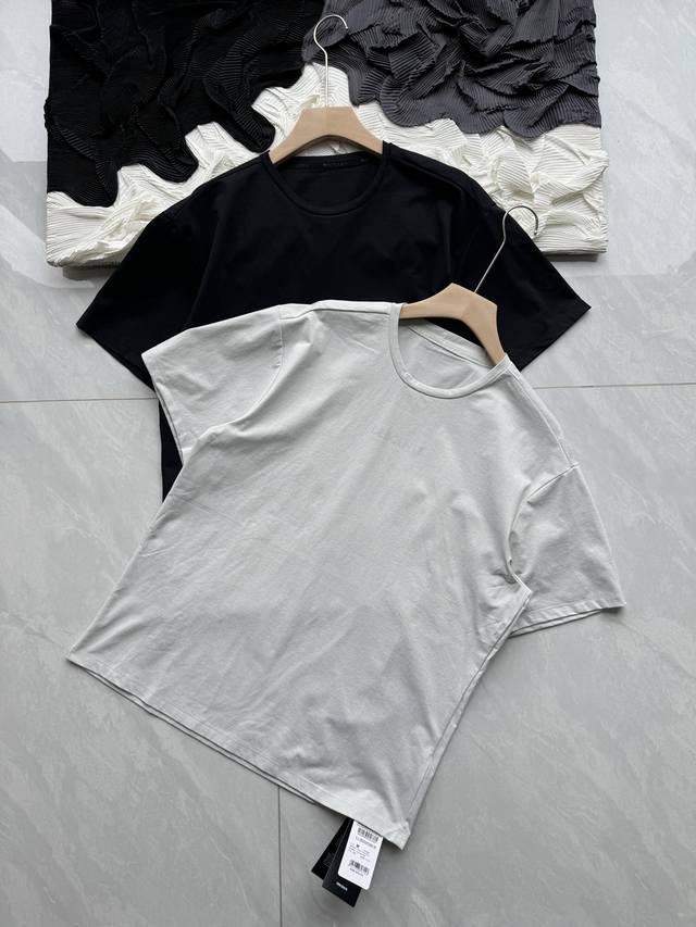 100包邮 descente 迪桑特Essential男女同款防晒T恤短袖针织衫夏季新品夏日型动，干就出色 夏日的炽热阳光下，每一次挥汗都是对自我的挑战。穿上迪