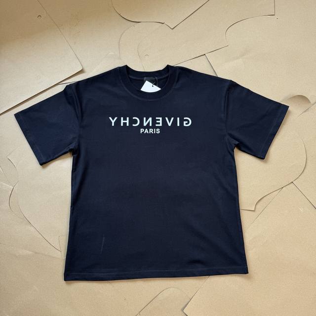 80包邮 givenchy纪梵希 反转Logo字母印花圆领短袖T恤 不得不说Gvc家的衣服设计真的很棒 图案很有艺术感 这款T简直太酷了 好看又简约 绝绝子 【