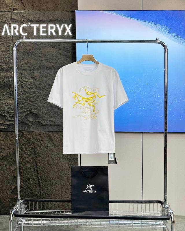 120包邮 高品质、雪梨纸精包装 arc’Teryx始祖鸟25Ss早夏新款 字母植绒短袖 轻奢主义 男女日常通勤穿搭必备单品 正确版本 欢迎对比 详细特征 ·