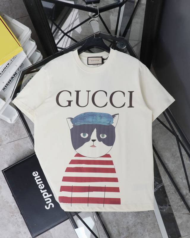 120包邮 古驰/Gucci粉色 梦幻小猫 单色圆领短袖 款号：319 原版面料官方同款短袖T恤 定制280 克同缸染面料手感非常舒服 春夏最新砖柜同步时尚又个