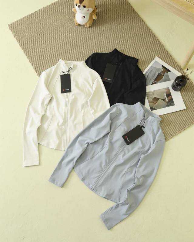 150包邮 lululemon-露露乐蒙女士短款夹克*罗纹Nulu速干芯吸瑜伽服外套 是专业性的运动健身品牌，在对于塑身跟塑性的方面，自然是让人没有办法去挑剔的