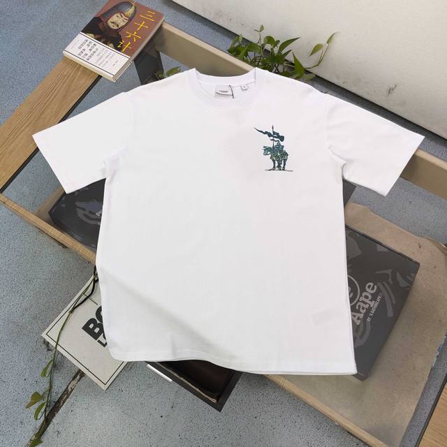 130包邮 高版本 2025新款Burberry巴宝莉战马骑士图案Logo印花休闲情侣宽松短袖T恤，独一无二的活性环保面料染色，32支双纱精梳纯棉爽滑手感，纯棉