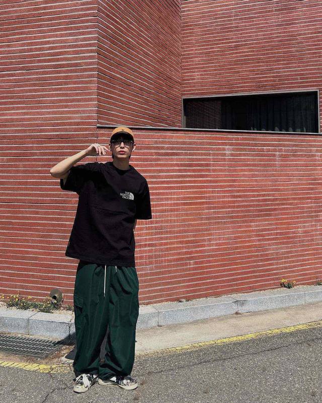 70 The North Face北面韩国限定麋鹿印花情侣短袖 男女同款 采用260克双砂面料 三针五线做工，领口包包边条 今年火爆的品牌 看到了就忍不住要自留