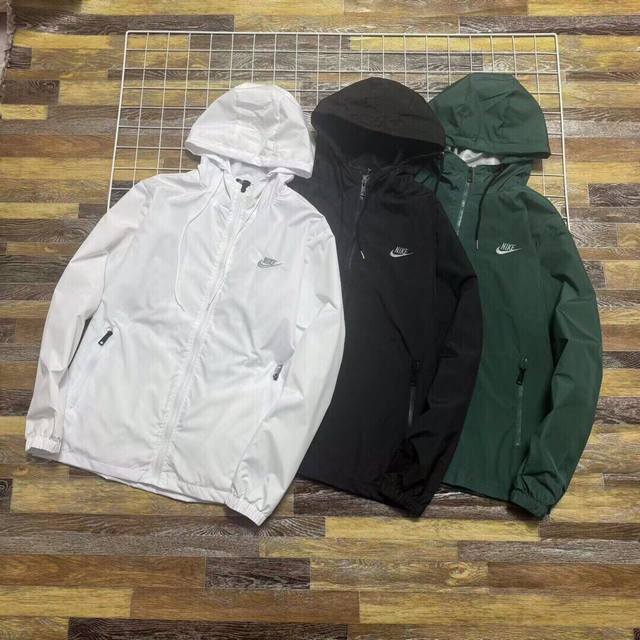 120 新款上新 独家定制专柜版本Nike/耐克 新品复古连帽休闲前后刺绣男女情侣款夹克风衣外套 水密码7805 炒鸡火爆，胸前小Logo设计 背面大字母刺绣