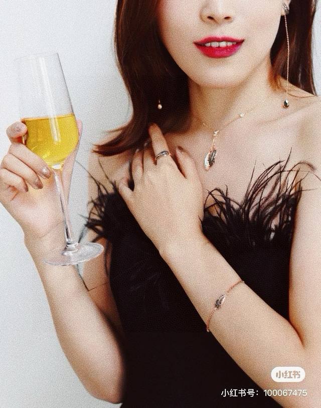 110 Swarovski施华洛世奇 磁扣羽毛手镯手链 配全套包装 款429 施华洛世奇原厂订单！深圳出口港货，仅此一批！礼物准备好了吗？节日系列，有着浓浓的节