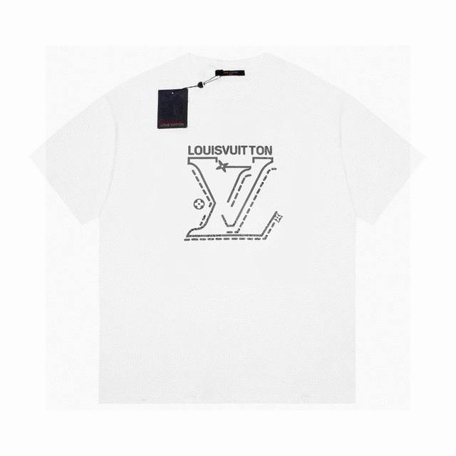 90 高品质Lv25Ss印花短袖！胸前品牌字母Logo大牌感十足！高端大气完美演绎，经典圆领不挑人版型上身巨显瘦 面料采用230克纯棉面料，保证舒适性同时透气冰