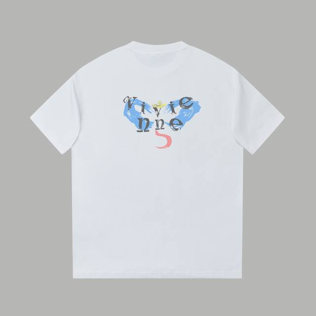 90 高品质25Ss西太后印花短袖！胸前品牌字母Logo大牌感十足！高端大气完美演绎，经典圆领不挑人版型上身巨显瘦 面料采用230克纯棉面料，保证舒适性同时透气