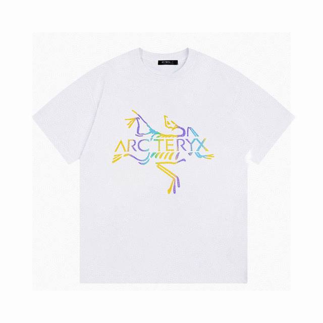 90 高品质25Ss印花短袖！胸前品牌字母Logo大牌感十足！高端大气完美演绎，经典圆领不挑人版型上身巨显瘦 面料采用230克纯棉面料，保证舒适性同时透气冰爽的