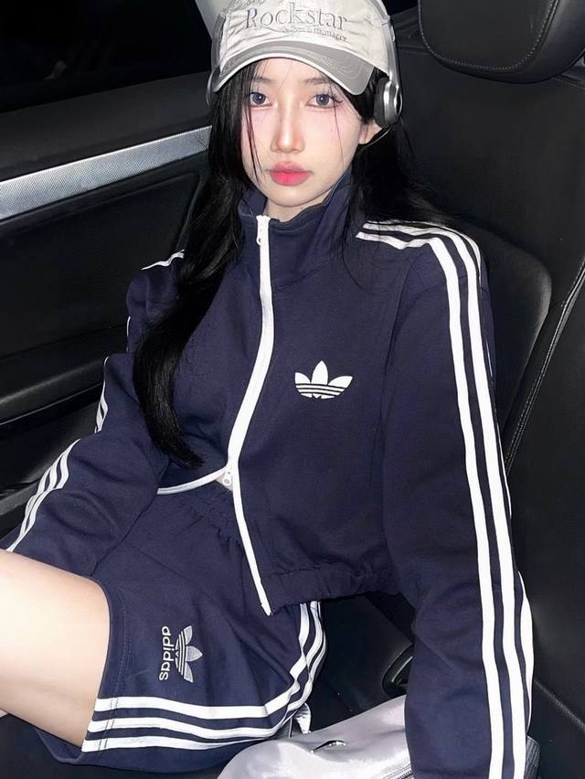 150 adidas 阿迪达斯 美式复古套装 复古休闲又带点运动感套装 这套上身显得格外挺拔有精神 街头个性 蓝色 尺码 S M L s 80-95斤 m95-